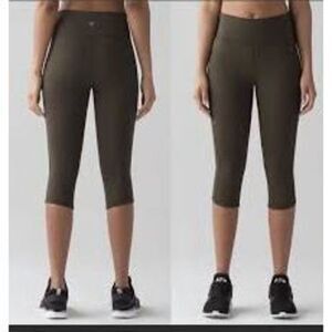 Lululemon‎ Squad Goals Crop 17" Dark Olive
size 6